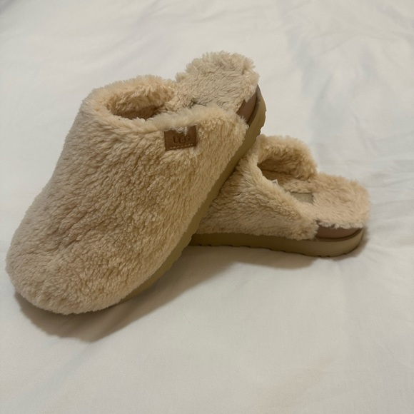 UGG Platform Slippers - Picture 5 of 6